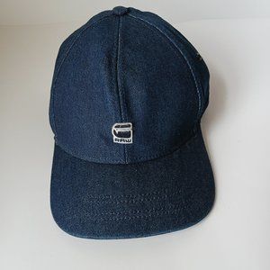 Snap back denim blue cap.